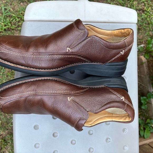 Johnston & Murphy Rich Brown Leather Slip-Ons - Picture 10 of 16